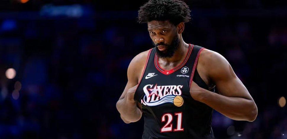 费城爆内幕：恩比德早获队医上场许可，却自己选择不上。4月9日他刚在休斯顿切了阑尾