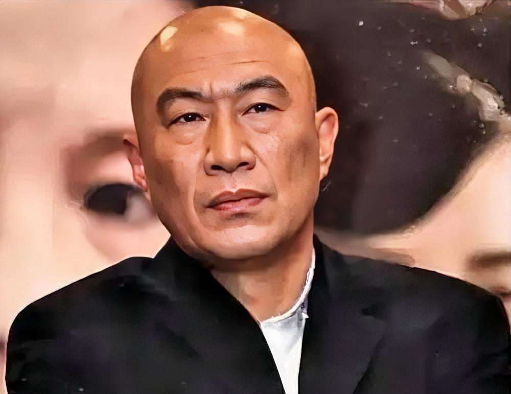 石兆琪这辈子干成过五件大事。但每一次干成了，他都往后退。 如果只看结果，