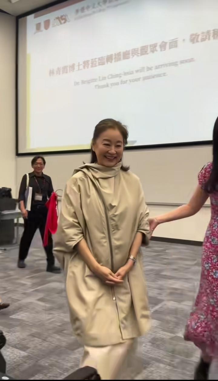 林青霞老了，也五官端正。各个阶段年龄的美，老了以后好慈祥的感觉[捂脸哭]500年