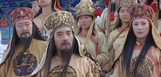太平天国输给辛亥革命，其实就输在一根辫子上。太平军搞“蓄发”，这操作太迷了，