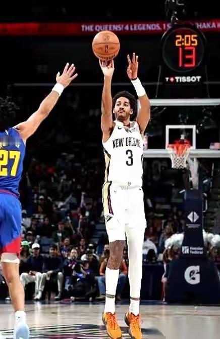 说起乔丹·普尔，当初在勇士是一百个不乐意，总觉得活在库里的影子里，憋着一股劲要出