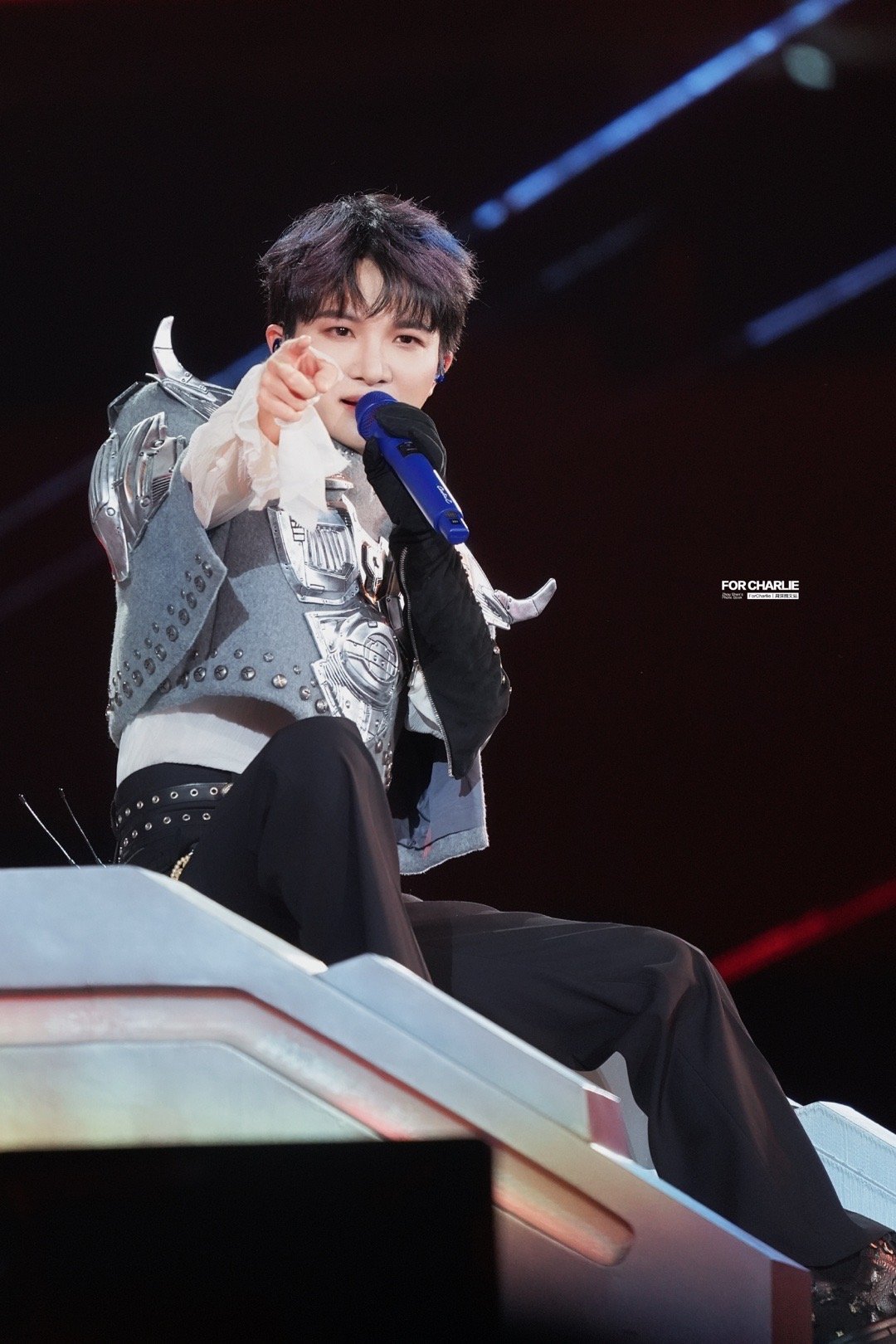 周深许愿，下一次演唱会，我们统一一下让深深听到深：我是你们的谁？米：老公！！