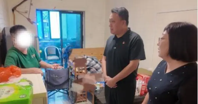 全国扶贫日暖心慰问进社区 央企担当暖民心