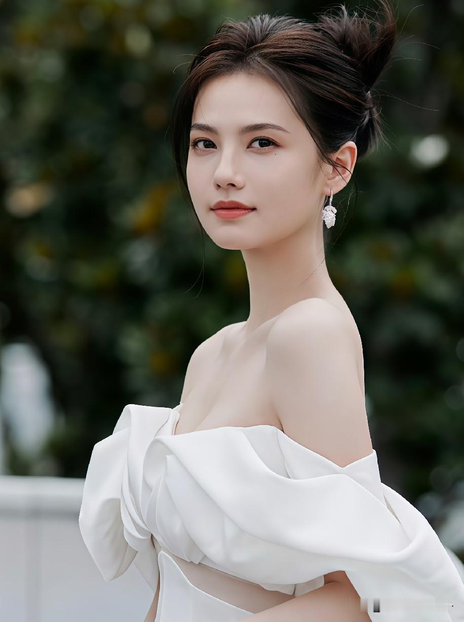 大家发现没有姜佩瑶身上有个玄学就是只要她演的电视剧，就算她演的是十八线配角，