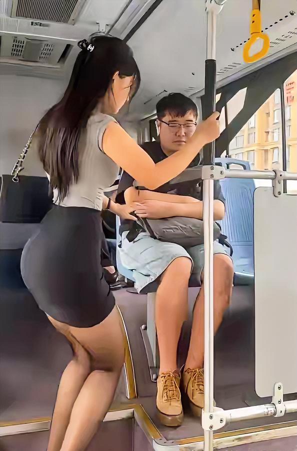 平常银幕中都难得一见，令人热血沸腾的绝代尤物，如果悄然近身，你会怎么样？生活中