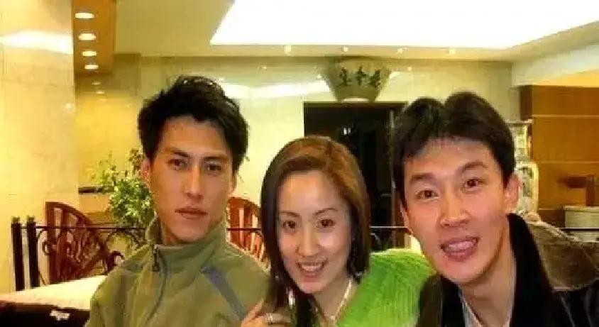 中戏99级有多离谱？靳东、曹磊这俩“隐藏王者”一出，全班直接封神。靳