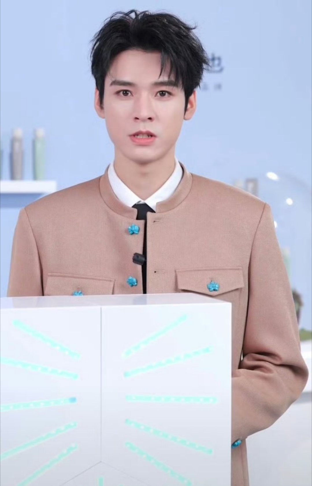 盘点今日份男星直播营业生图，友友们来品鉴龚俊，丁禹兮，白敬亭白敬亭哈尔滨活动人气