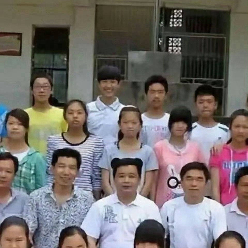 校长出一万都想删除的毕业照