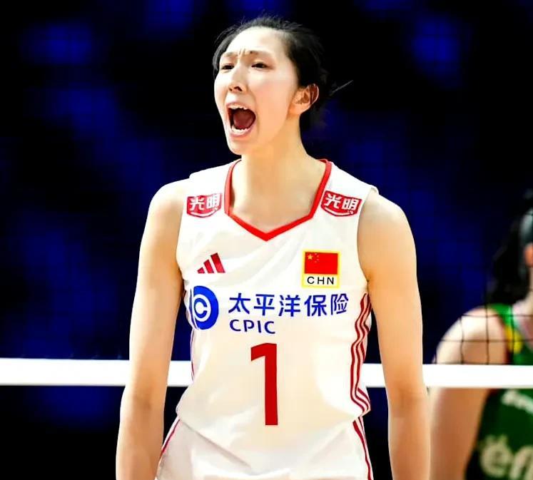 55扣28中2拦2发，吴梦洁在五局比赛里拿到了34分，有球迷戏称是吴梦洁女排3: