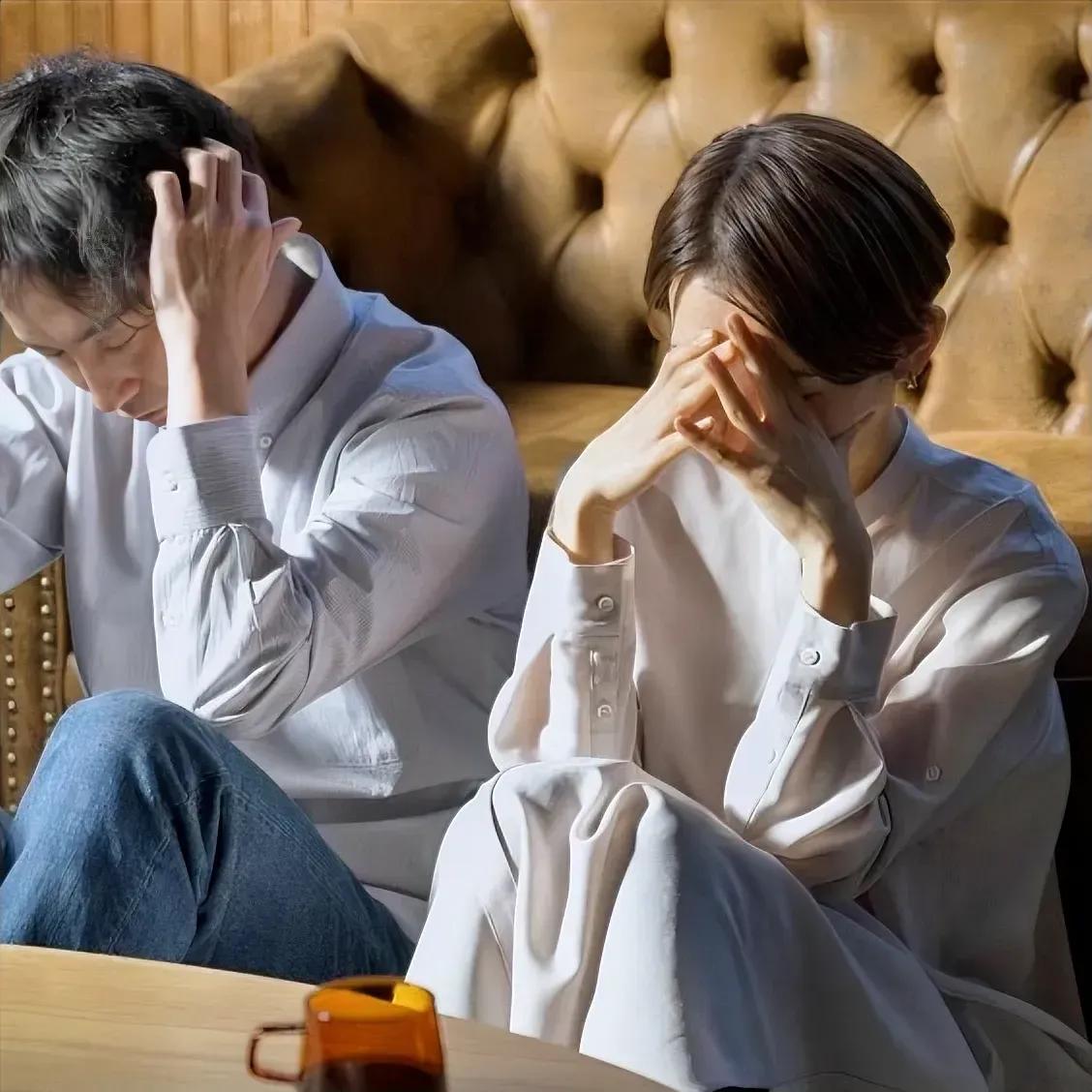 杨绛先生说：“聪明的女人，宁可守着无爱的婚姻，也不会轻易离婚。因为她知道
