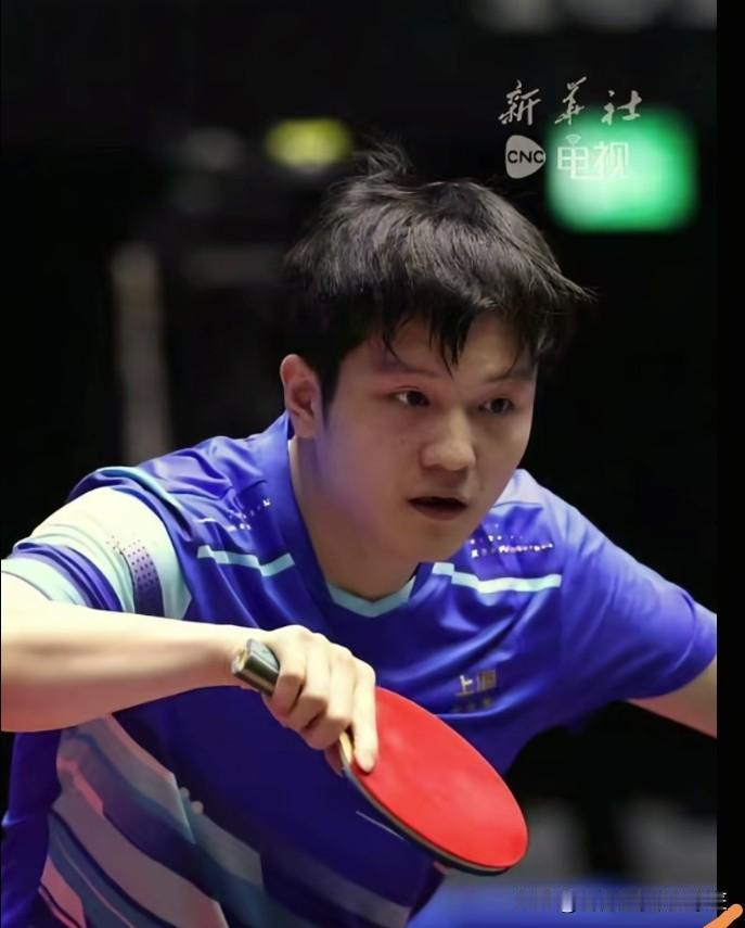 新华社出图必精品。听到樊振东4-1战胜薛飞晋级八强，我四处流浪在各个官方账号，