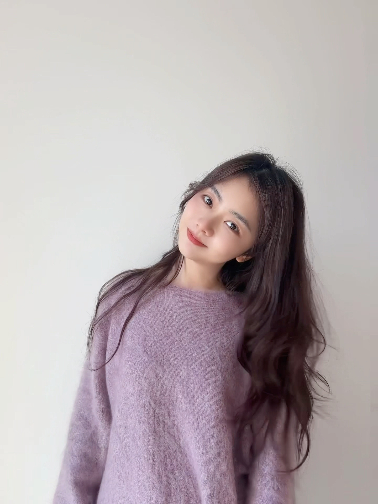 谭松韵初七，人日。今天是“每个人的生日”。愿我们都被温柔对待，也愿她在新的一年里