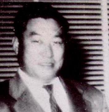 1954年，有个叫藤井猛的日本人，天天在中粮香港前喊「毛主席万岁」。大陆这边情报