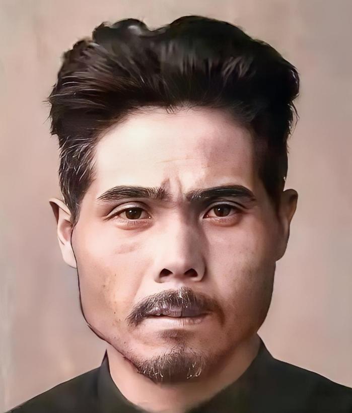 1943年松井曹长用木棒捅进妇女的身体，见妇女痛苦惨叫，大谷上等兵说：“短了，