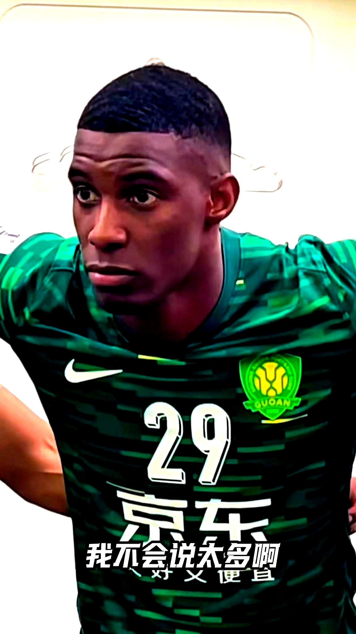 主教练直接把张玉宁换下，就为了让张稀哲上去干一件事儿。主教练换张玉宁上张