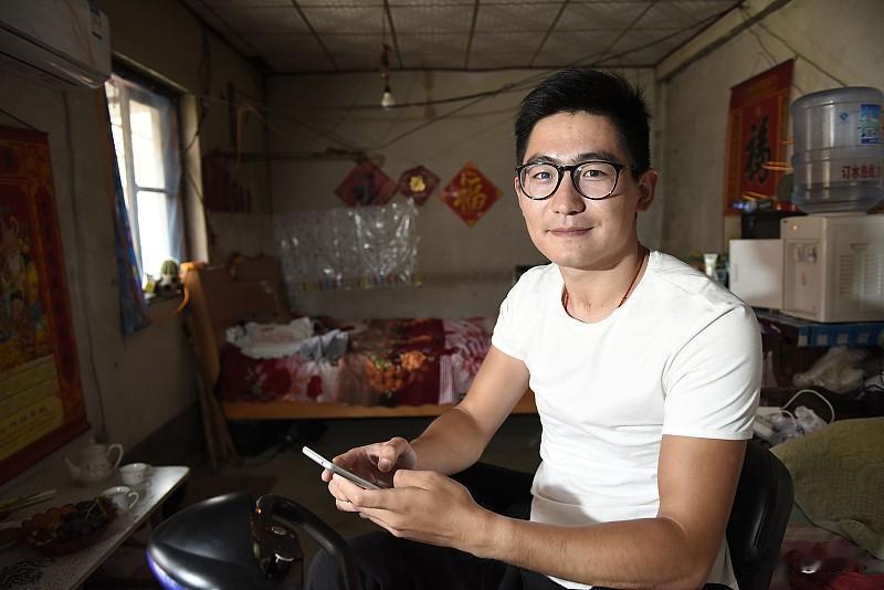 以前总觉得谈钱太俗，真心能扛住所有现实考验，直到工作第三年遇上公司突然裁员，银行