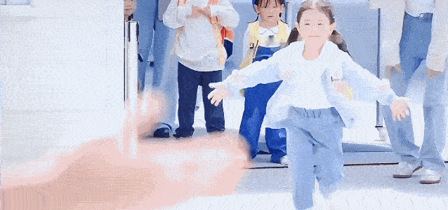 《狙击蝴蝶》大结局这番外也太甜了，李雾和岑矜生了个女儿，两个人还套路女儿，