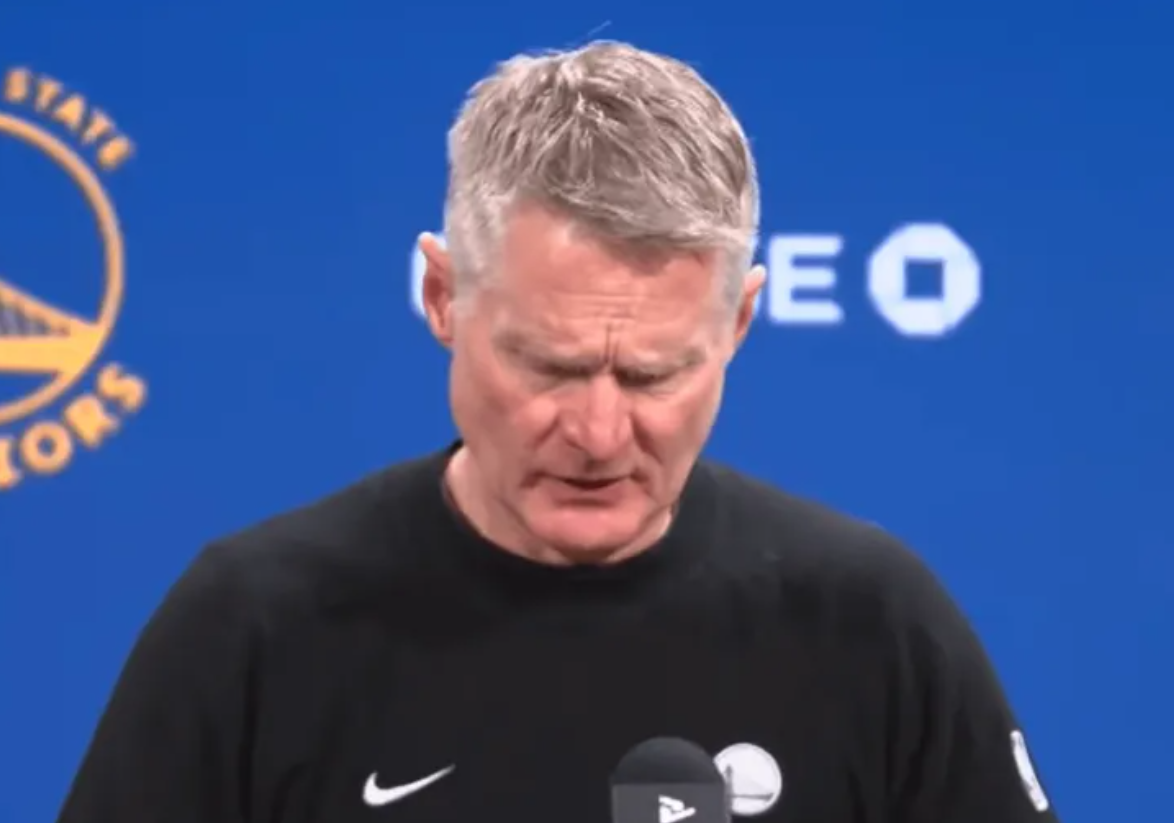 NBA常规赛，金州勇士以110-121的比分不敌波士顿凯尔特人。在赛后采访中，勇