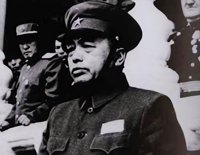 彭德怀南下检查战备返京，途经南京，顺道拜访老战友许世友，竟在饭桌上掀起一场“纪律