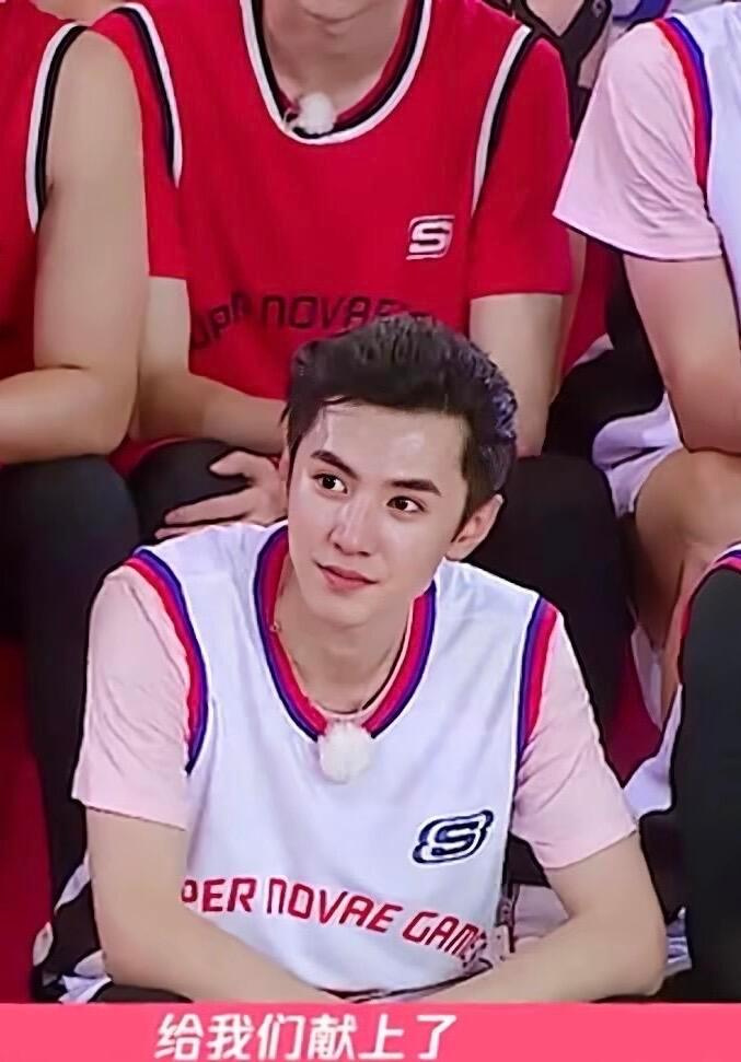 兄弟你2020年就帅成这样😳