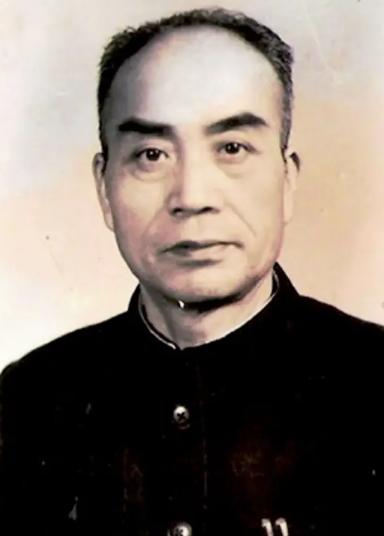 1949年，一位国军师长率部起义，解放军派他去打国民党部队，他却死活不干。他说了