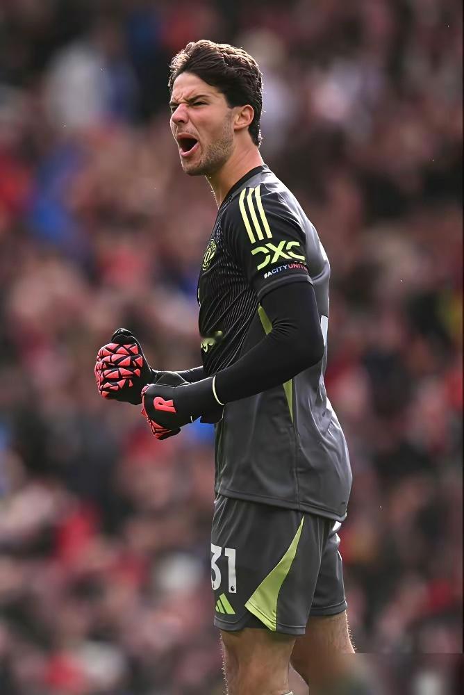 2100万买门将，曼联这笔账，算的是未来，是潜力，更是那份不屈不挠的精神。拉门斯