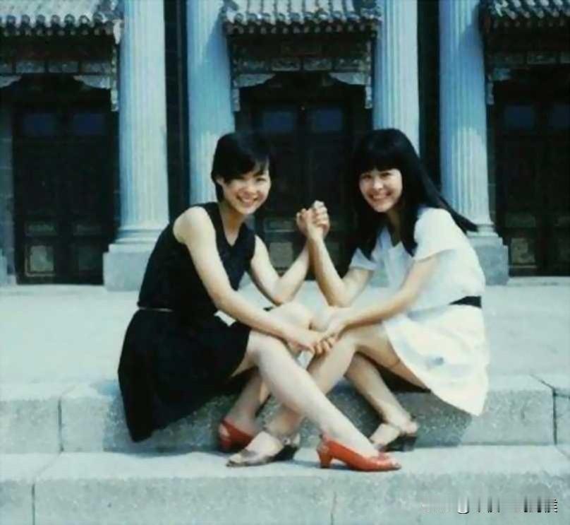 大学四年，都没有女朋友，真惨！1991年暑假刚过，我读大三，班里组织周末去北京