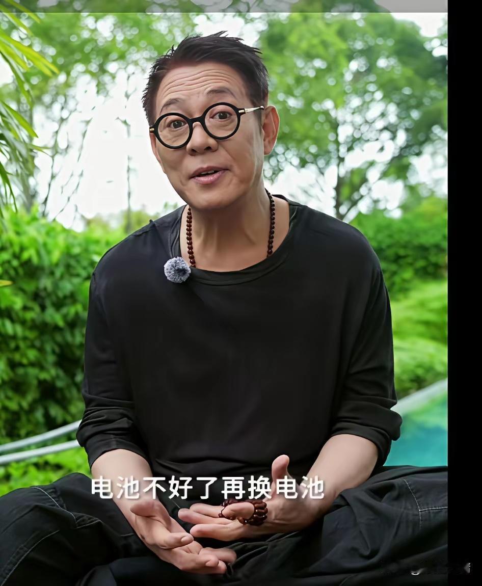 李连杰关掉美颜，关掉滤镜，终于老态毕现！时光终归没有放过任何人！只不过李