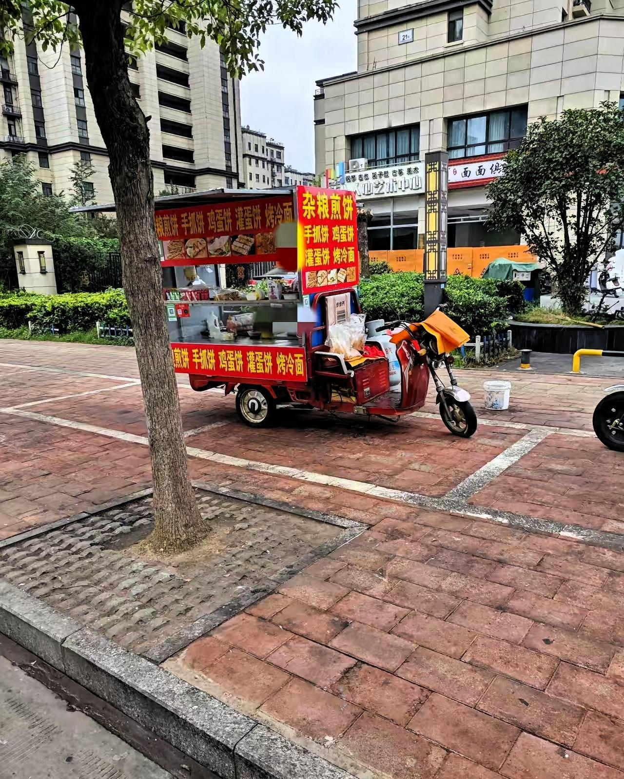 工作收入超过4000，建议不要离职去摆摊听我句心里话，先把这笔“柴米油盐账”