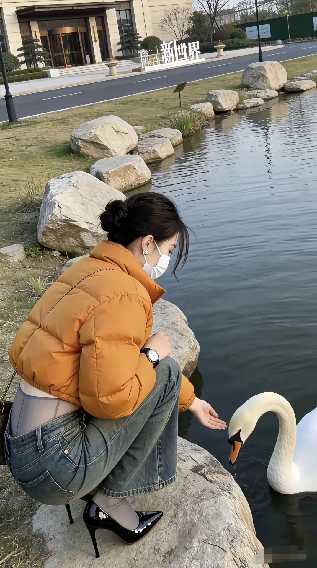 沉鱼落雁闭月羞花，她的美，天鹅都羞的低下了头。