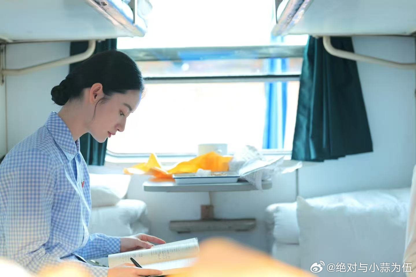 郭晓婷言之有物每一次采访都能看出她的真诚与功底，不空洞、不敷衍，句句说到点上。