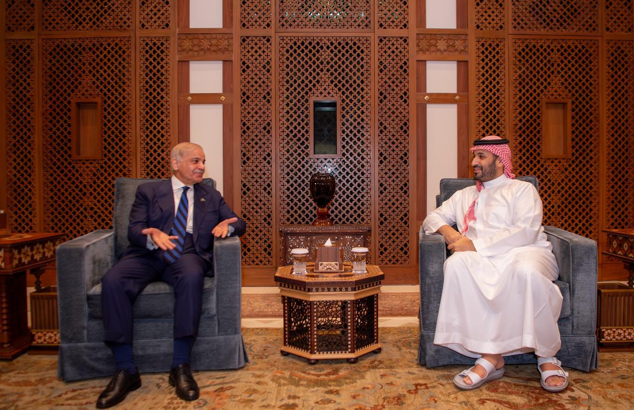 3月12日，巴基斯坦的总理夏巴兹突然访问了沙特吉达，并且会见了王储小萨尔曼。那么