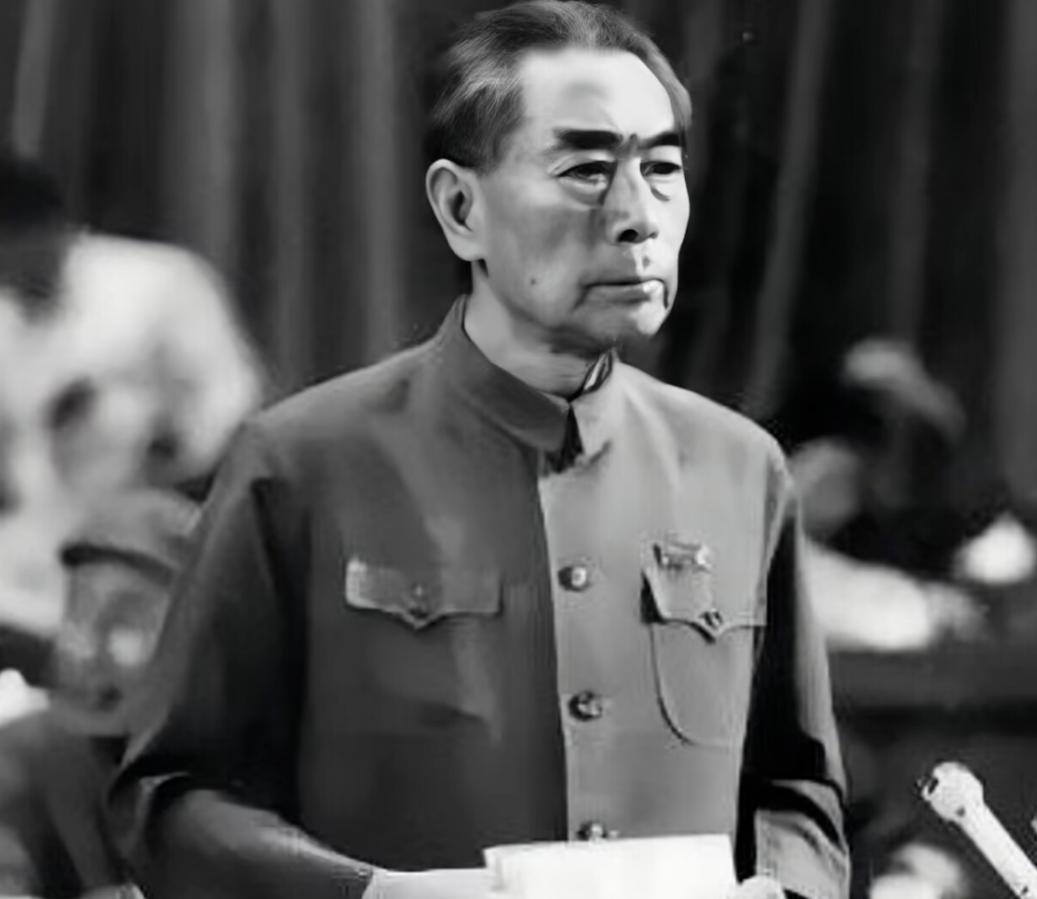 1975年5月7日，身在305医院的周恩来与谭震林谈话。此时周恩来