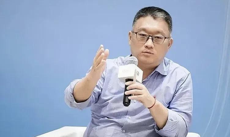 是这位兄台推动了上汽与华为的合作上汽最开始没打算与华为合作，但最终却在今年年初