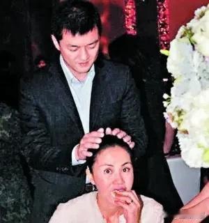 从眼神就能看出来，那时候的他们是真爱啊！