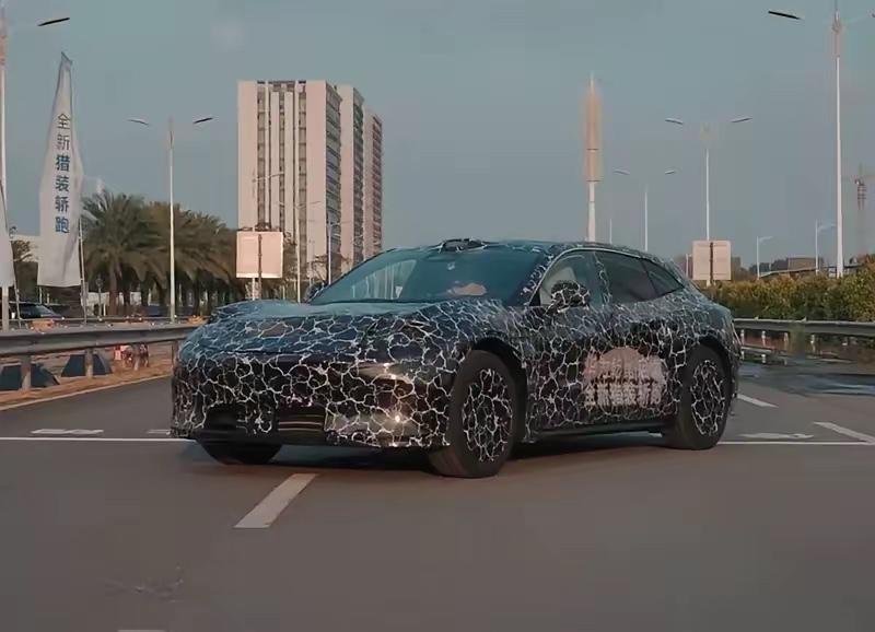 广汽和华为共同推出的启境，首款猎装轿跑的伪装图和渲染图都来了，光看这个颜值感觉能