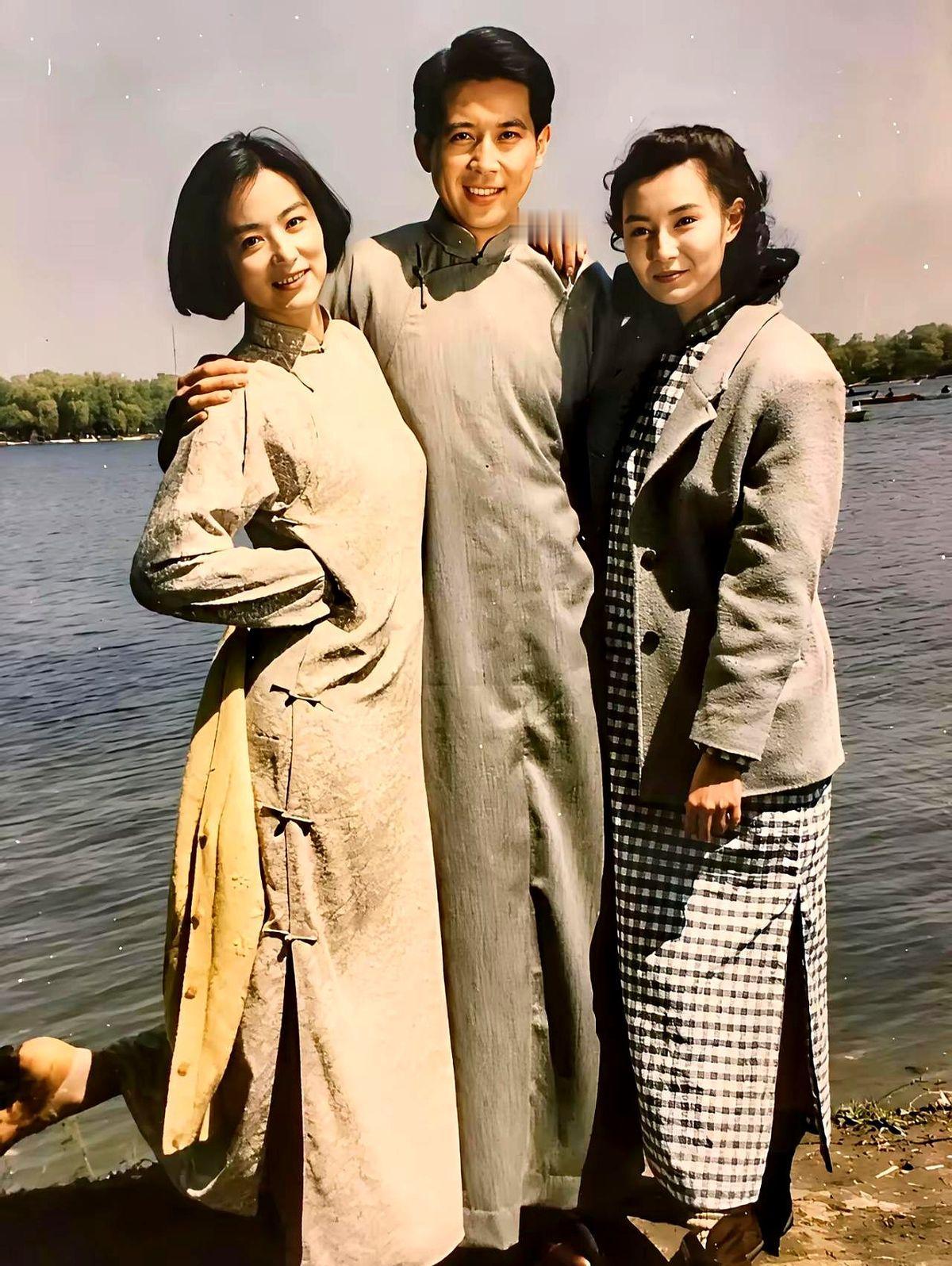 林青霞和秦汉那段20年感情，最终还是没开花结果。当年秦汉帅气迷人，两人因戏生