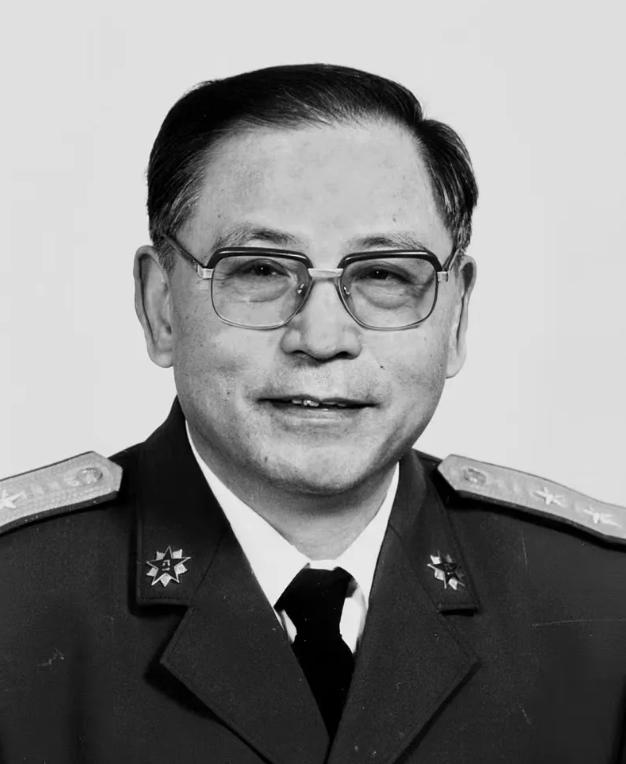 1950年，粟裕进京汇报工作，李克农知道后，立即跑去找他，急切地问道：“粟裕同志