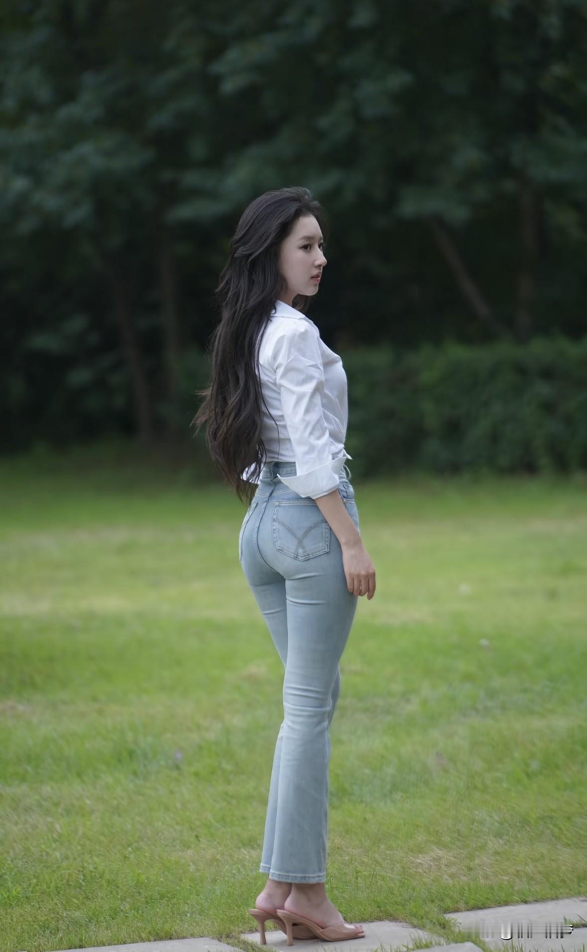 我的生命是一万次春和景明。有哪些美女让人过目难忘？牛仔裤
