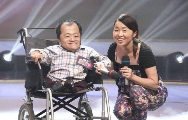 四川1米7女工程师舍弃国企铁饭碗，不顾家人反对，硬要嫁给70厘米瓷娃娃谭纯慧，现