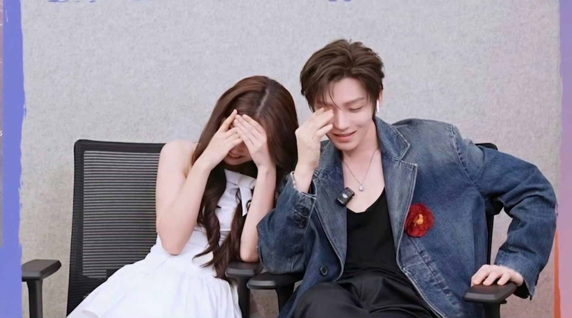 侯明昊卢昱晓看吻戏名场面谁懂侯明昊卢昱晓看吻戏名场面！猫猫豹豹害羞了​