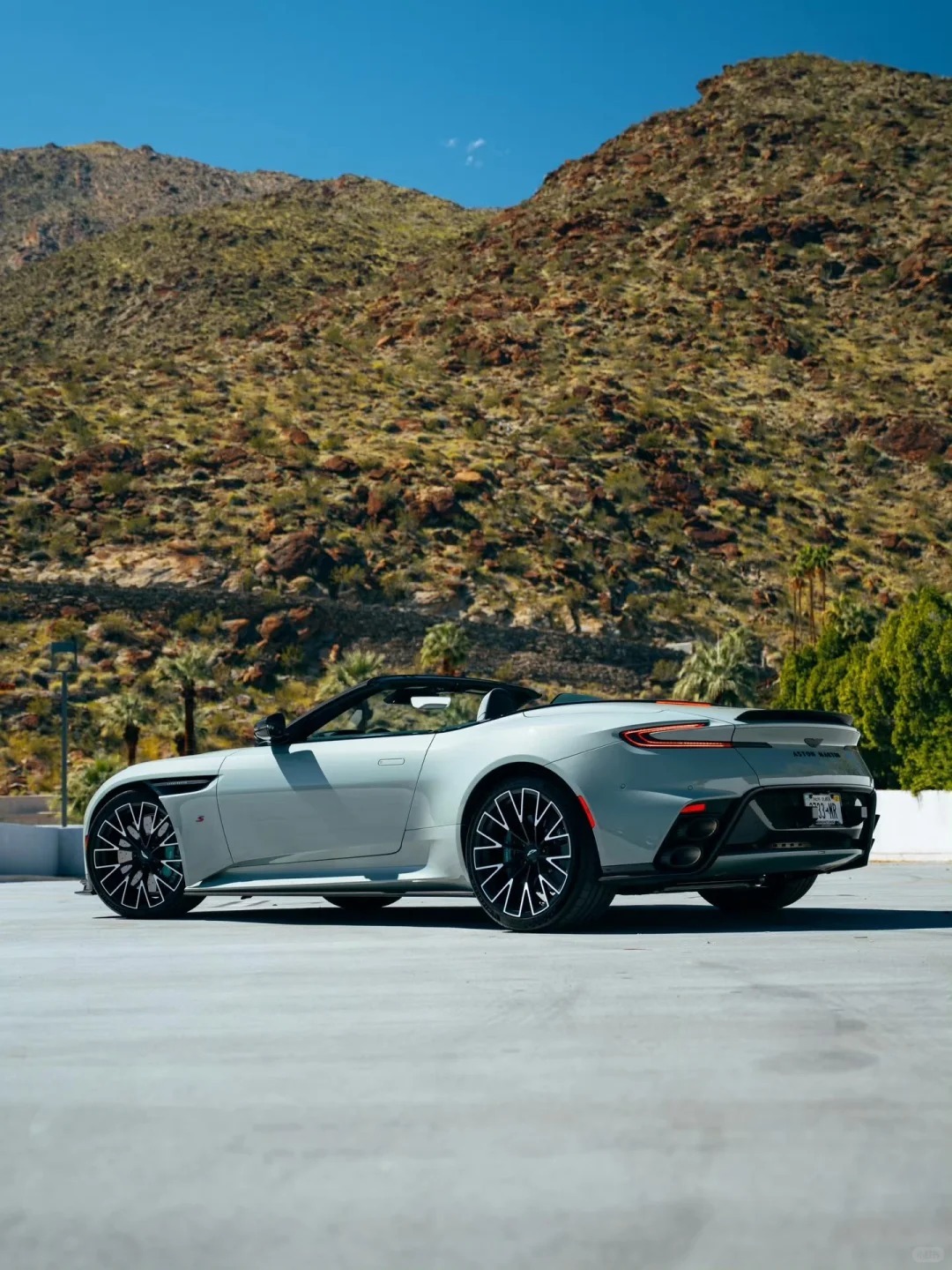 阿斯顿·马丁DB12SVolante，薄荷曼波，春天的颜色绝美车片