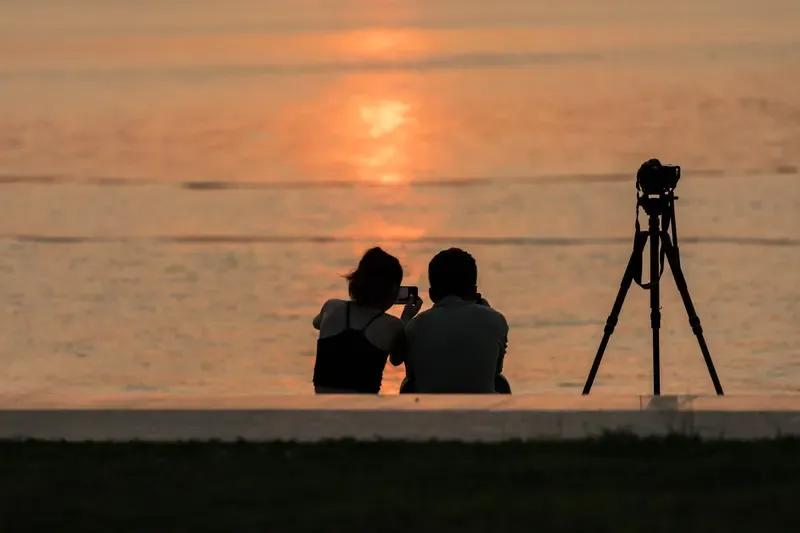 在两性关系里男人真正需要的是什么两性关系中，男人真正渴望的，远不止表面那般简