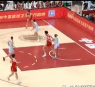 中国女篮首节打的稍有慌乱以22:24:落后尤文图特队，中国表现不尽人意，配合欠默