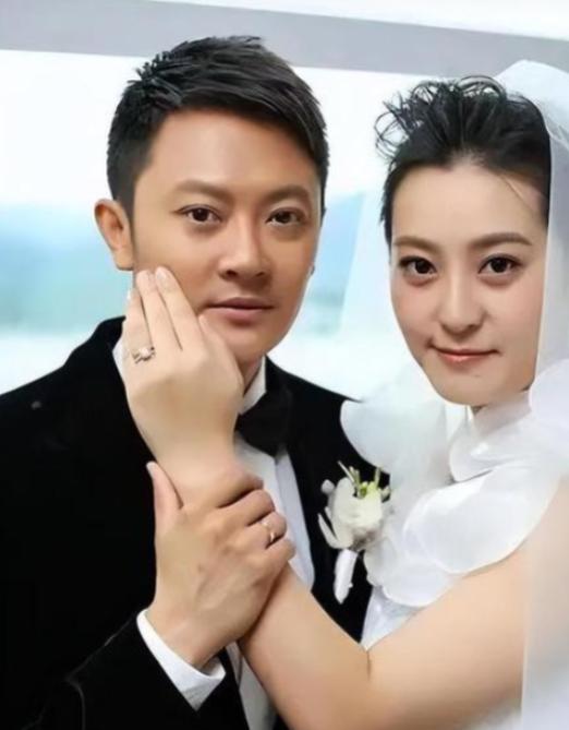 2015年，印小天花了400万元迎娶“草原白富美”哈琳娜。直到孩子出生后，才发现