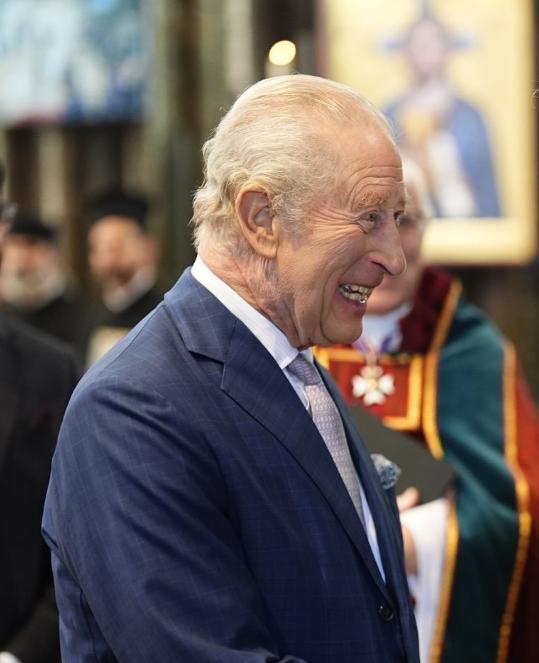 查尔斯三世早就知道安德鲁王子的事情不能善了，前年就拒绝了阿特丽斯公主和尤金妮公主