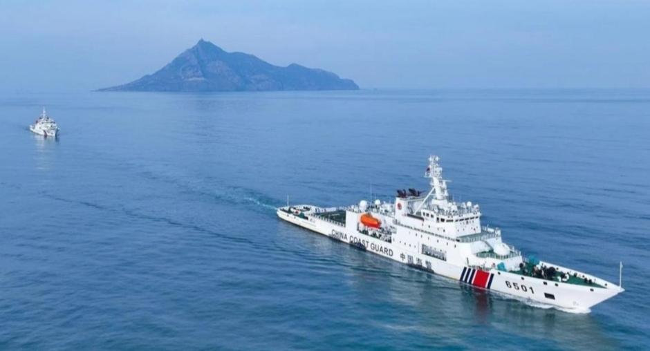 根据统计，2025年中国海警在钓鱼岛海域巡航达357天，几乎全年不离“阵地”最近