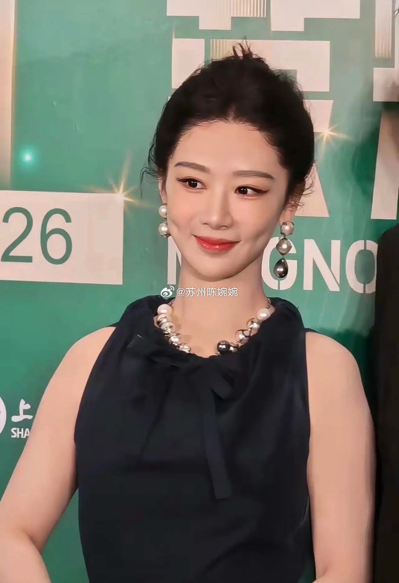 白玉兰颁奖礼今晚揭晓，但官方早已把“暗示”写进了开幕式讲话里。评委会主席张永新的