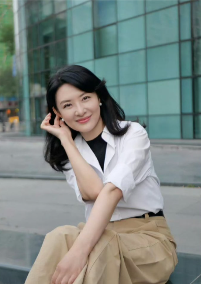 谁被周涛的发言狠狠拿捏！腹有诗书气自华，表达流畅又有深度，这种知性的魅力真的太让