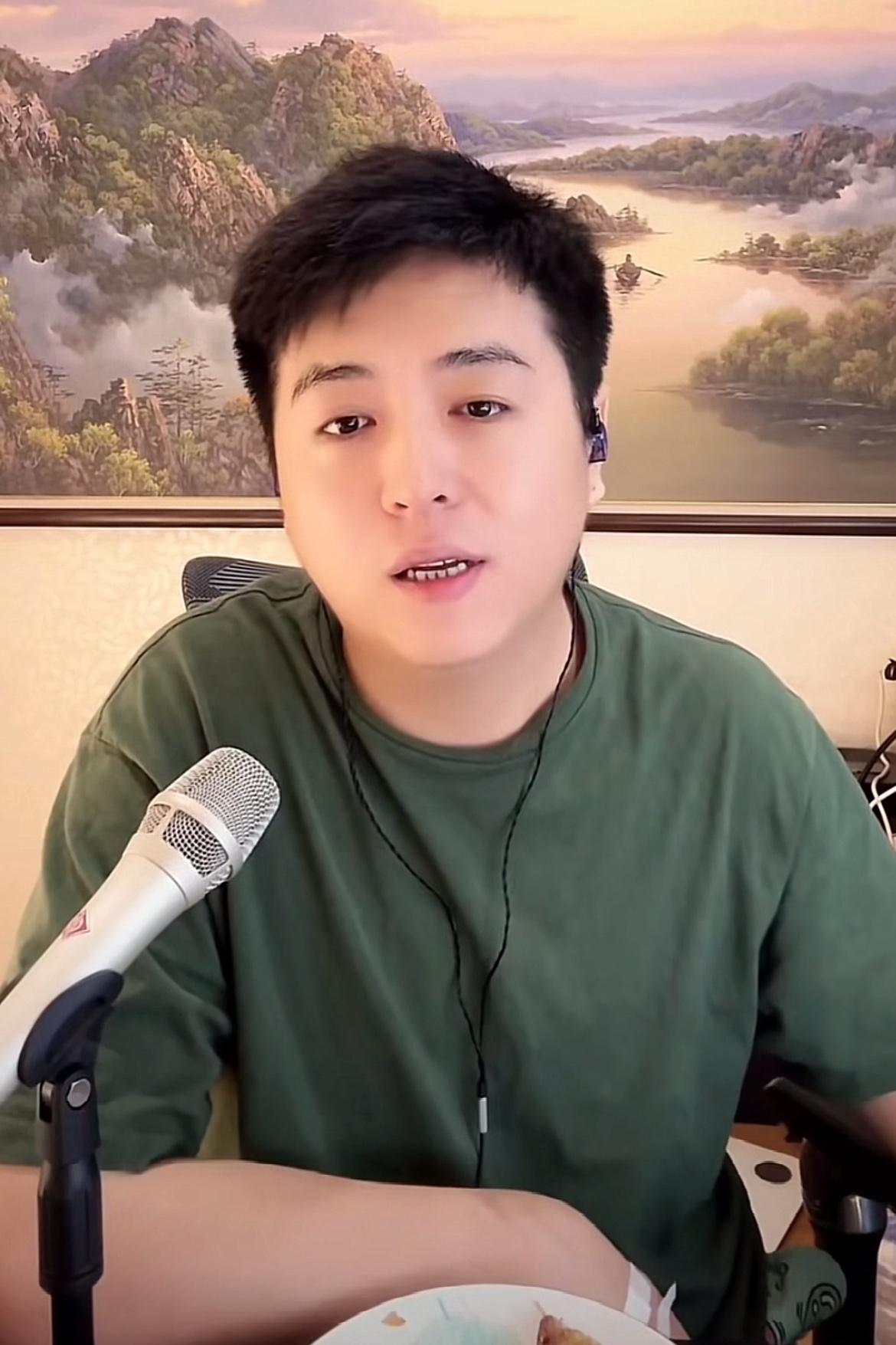 伦巴说，“中秋节的当天下午两点，大家来我的直播间，有件事需要公布出来，曝光这件事